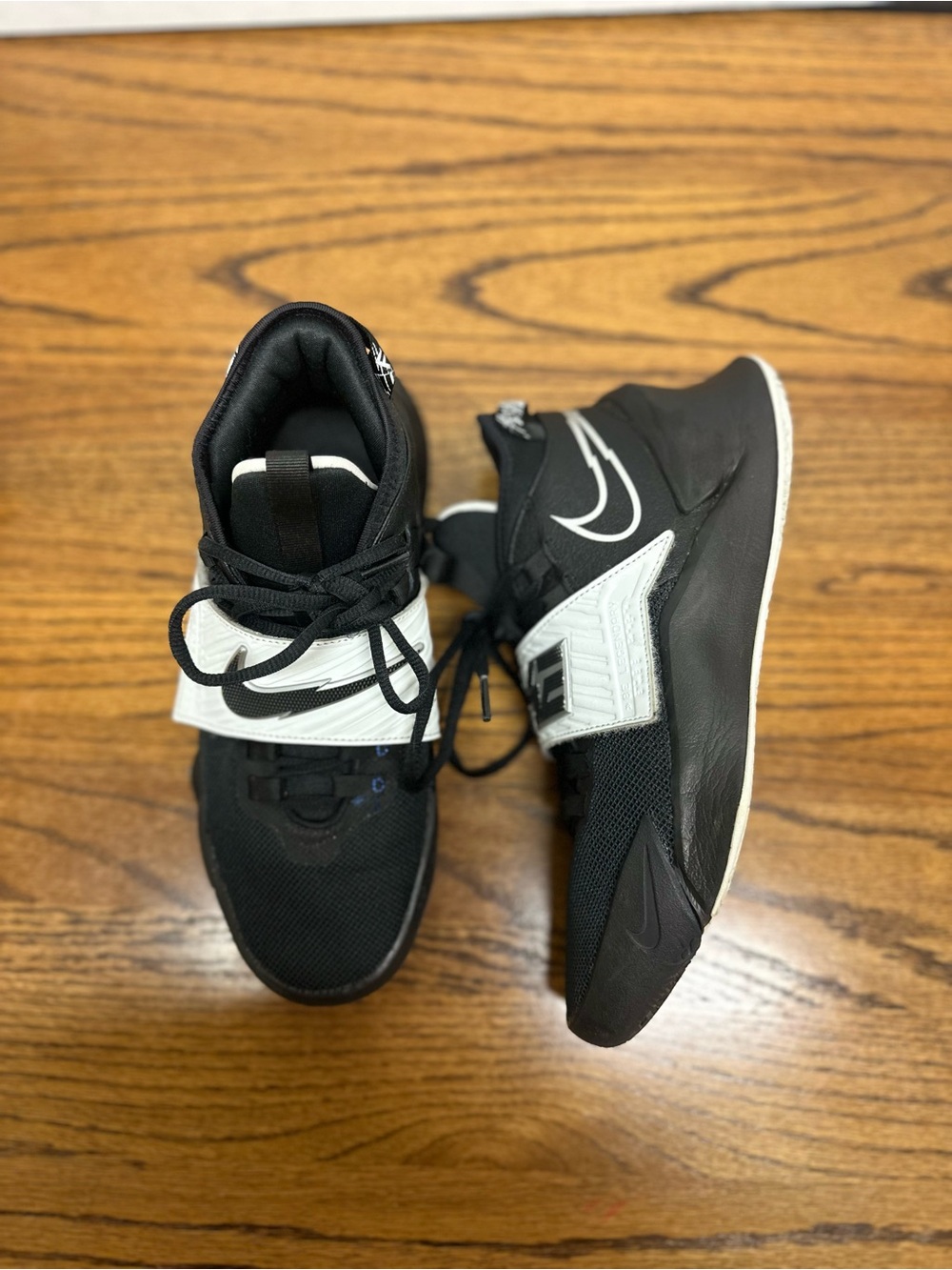 Nike Size 6Y Kids Basketball Shoes